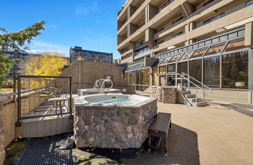 Peak 9 Condo | Spacious ski-in/ski-out Studio, 1-Bath Prime Location to Ski Slopes!