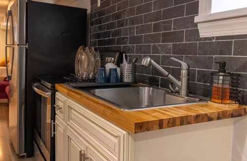 Garden Court Apartment | Spacious Studio with Washer&Dry 10 Min Train to Center City, Downtown Philly.