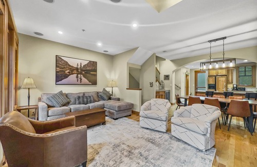 Copper Mountain Village House | Spacious Town Home, Short Walk to Lifts, Private Hot Tub 144C