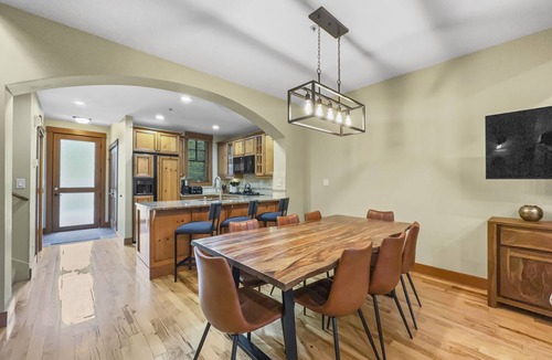 Copper Mountain Village House | Spacious Town Home, Short Walk to Lifts, Private Hot Tub 144C