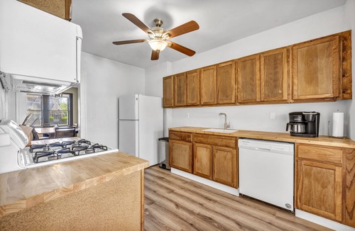 Cleveland Heights House | Spacious Tudor Retreat for Families & Friends, 9BR, Sleeps 24