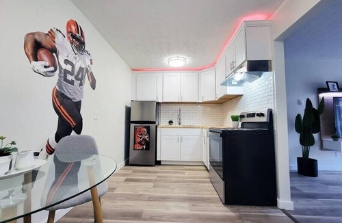 Canton Apartment | Spacious Upgraded Private HOF Apt - 7 minute walk