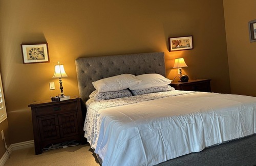 Ventura House | Spacious upscale four bedroom home with gourmet kitchen, Den, and game loft.