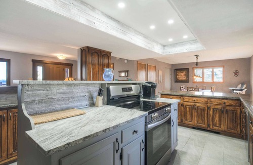 Fairplay Cabin | Spacious Valley View Lodge - Huge deck!