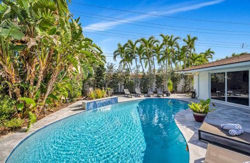 Imperial Point House | Spacious Villa for 15 w Pool & Outdoor Oasis