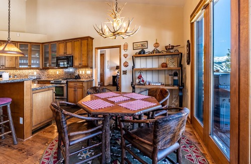 Woodmoor House | Spacious w/Big Mountain Views/HotTub/Pool Table!
