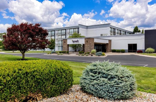 Fairlawn Hotel | Spark By Hilton Akron Fairlawn