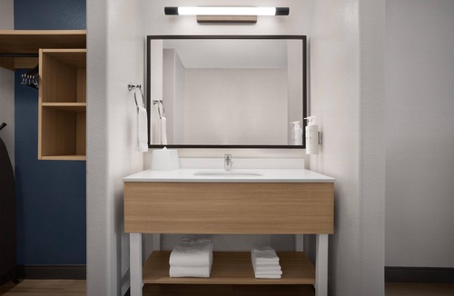 Greenwood Village Hotel | Spark by Hilton Denver Tech Center Greenwood Village