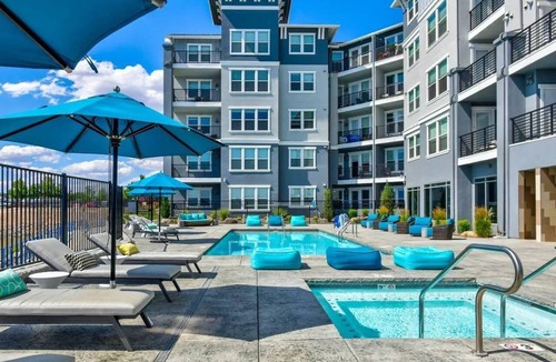 Sparks Apartment | Sparks Marina 1BR · Jacuzzi, Mountain Views & Pool