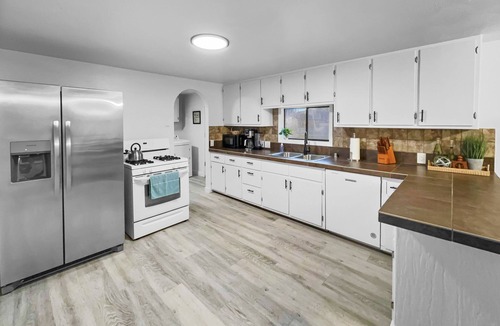 Grand Junction House | Sparn Mountain Pet-Friendly 3BR Workspace