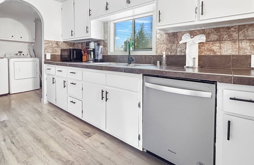 Grand Junction House | Sparn Mountain Pet-Friendly 3BR Workspace