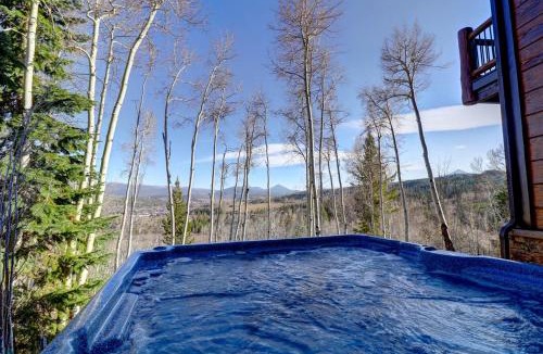 Three Peaks House | Spectacular Luminous Cabin with Amazing Exterior Space and Pool Table in Silverthorne, Colorado