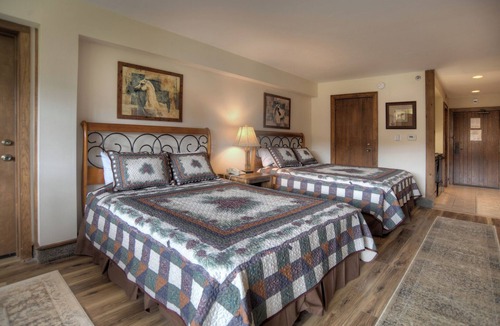Purgatory Cabin | Spectacular Palisade Panorama | AC, Pool, Hot Tub, Golf & Ski