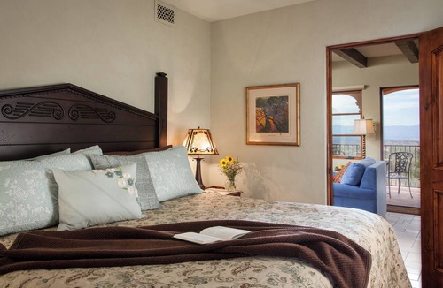 La Tierra Apartment | Spectacular Views, Solitude and Santa Fe Charm