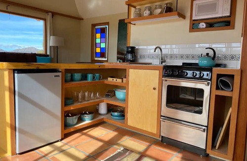 Canoncito House | Spectacular Views - Artist Barn on the Turquoise Trail
