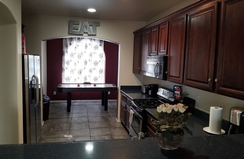 Las Vegas House | Speedway 5 min, strip 15min. Mtn/train views