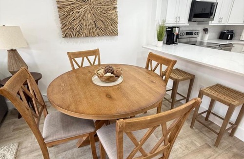 Crescent Beach Apartment | St Augustine, Beachside retreat 2BR 2BA w pool