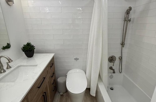 Crescent Beach Apartment | St Augustine, Beachside retreat 2BR 2BA w pool