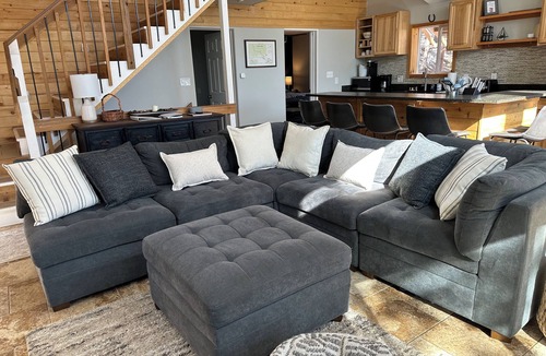 Saint Mary's House | St. Mary's mountain retreat with hot tub - sleeps 10