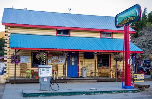 Pitkin House | Stay in a historical mountain town!