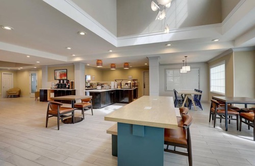 San Jose Hotel | Stay In great Shape! Pet Friendly Suite with Free Daily Breakfast