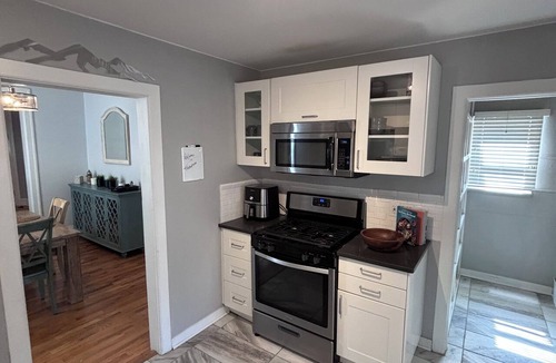 Berkeley House | Stay in history-cozy home near Tennyson