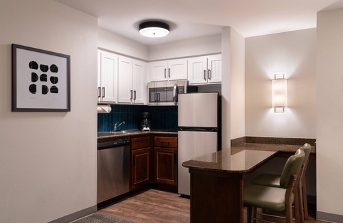 Stow Hotel | Staybridge Suites Akron-Stow-Cuyahoga Falls by IHG