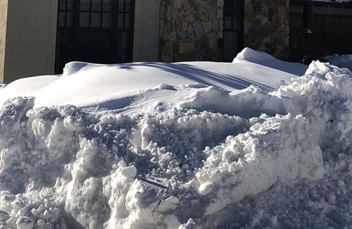 Fraser House | Steam Shower, Hot Tub, ski bus route, heated garage Tesla charger, Mountain View