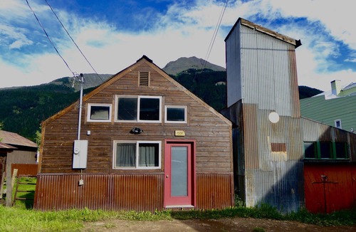 Silverton House | Stellar Cottage in Downtown Silverton