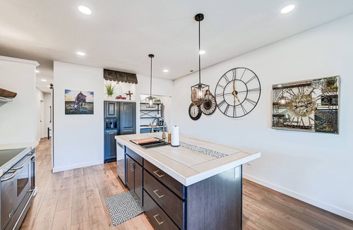 Craig Apartment | Stellar Craig Apartment - Walk to Restaurants!