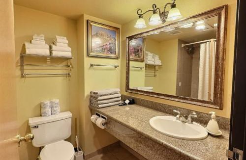 Mount Crested Butte House | Stellar Location with Hot Tub Pool Steam Room & Gym Acces