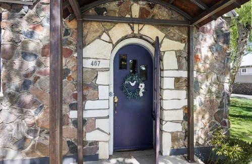 Old Town House | Steps From Downtown| Monthly Rentals| On Bus Route