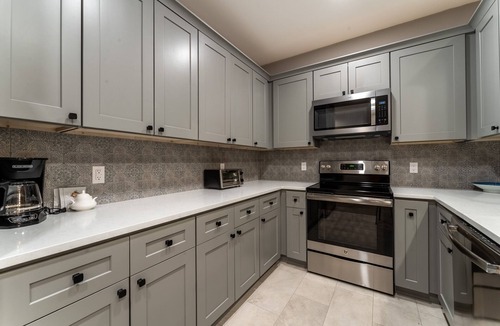Mountain House Condo | Steps from ski lift with private hot tub - Remodeled 2 bedroom condo in Keystone