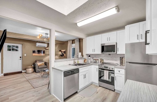Cuyahoga Falls Apartment | Steps from Spa - Sleeps 4 - Near CVNP