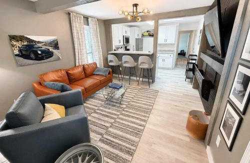 Cuyahoga Falls House | Steps from Spa - Sleeps 4 - Near CVNP