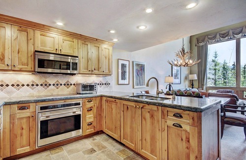 Vail Condo | STEPS from the Gondola! Access to Pool & Hot Tubs