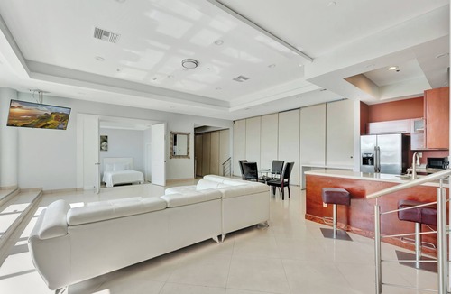 Bermuda Riviera Apartment | Steps from the Beach - Penthouse