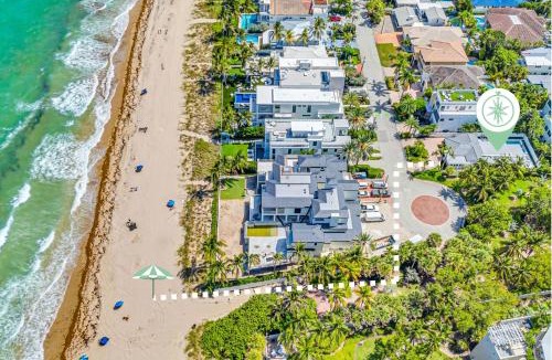 Lauderdale Beach House | Steps to Beach Heated Pool Kiwi Key Residences
