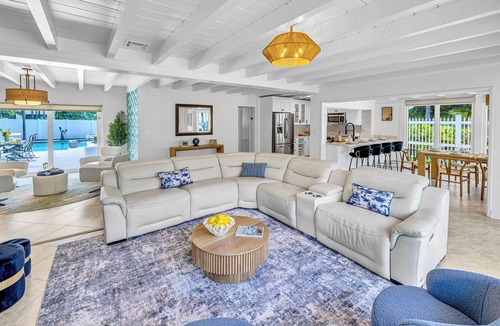 Lauderdale Beach House | Steps to Beach/Heated Pool/Kiwi Key/Residences
