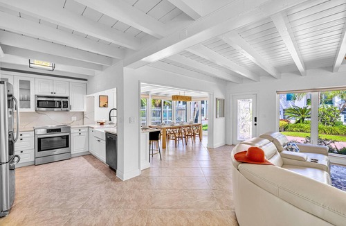 Lauderdale Beach House | Steps to Beach/Heated Pool/Kiwi Key/Residences