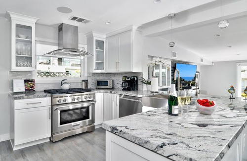 Laguna Beach House | Steps to Beach|Walk to Shops & Dining|AC & Parking