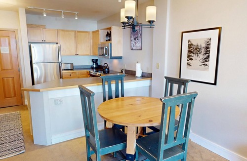 River Run Condo | Steps to Keystone Weddings, Gondola, Dining! 3 Hot Tubs, Pool, Elevator