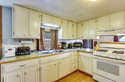 Rye House | Steps to Lake Isabel & Trails! Mtn-View Hideaway