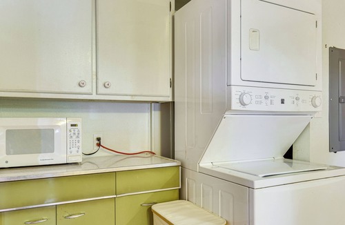 Rye House | Steps to Lake Isabel & Trails! Mtn-View Hideaway