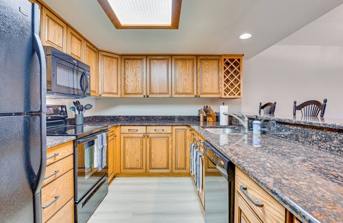Grand Lake Apartment | Steps to Shadow Mountain Lake: Grand Lake Condo