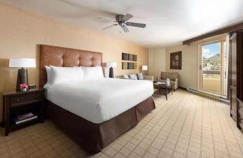 Crested Butte Hotel | Steps to Ski Lifts + Restaurant. Pool. Spa.