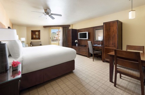 Crested Butte Hotel | Steps to Ski Lifts + Restaurant. Pool. Spa.