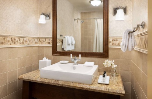 Crested Butte Hotel | Steps to Ski Lifts + Restaurant. Pool. Spa.