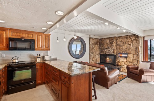 Snowmass Village Condo | Stonebridge Condos Unit 624 Deluxe 4 Bdrm 4 Bath Ski-in/Ski-out with 2 fireplaces