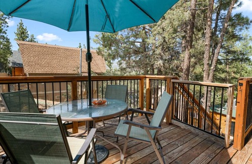 Big Bear City Cottage | Story Book Cottage w/Spa, Close To Free Trolley